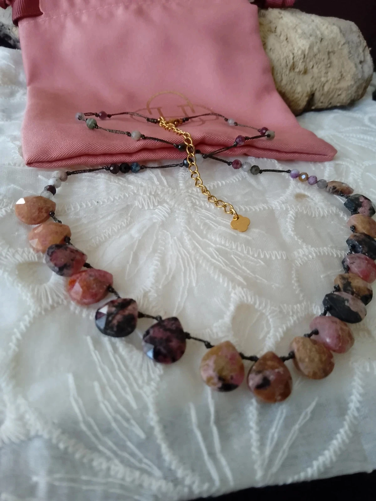 Collier Habaha en pierres de rhodonite naturelles